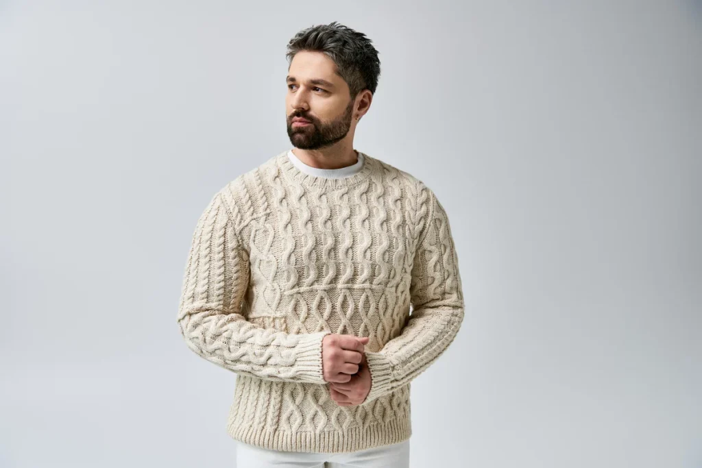 Yün triko kazak dokusu ve ilmek detayı yakın çekim